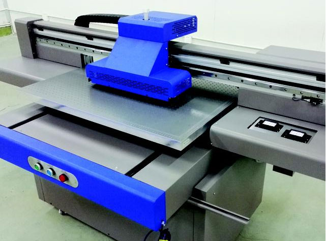 UV平板打印机打印喷绘的优势